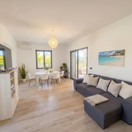 Miramare Peaceful Oasis With Garden, Pool And Sea View In Villa Alghero