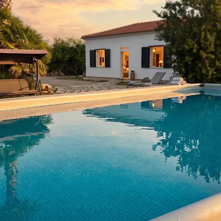 Miramare Peaceful Oasis With Garden, Pool And Sea View In Villa