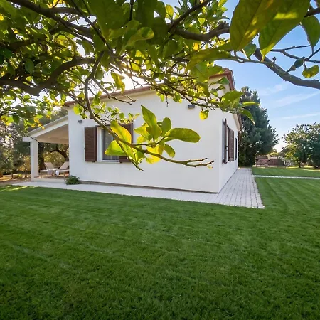 Willa Miramare Peaceful Oasis With Garden, Pool And Sea View In Alghero