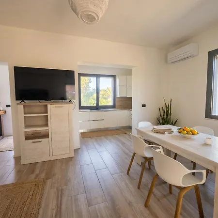 Villa Miramare Peaceful Oasis With Garden, Pool And Sea View In Alghero