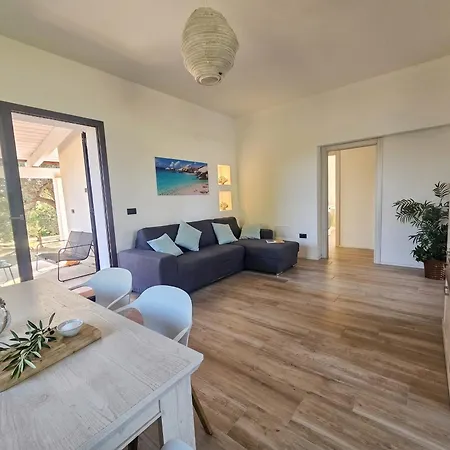 Villa Miramare Peaceful Oasis With Garden, Pool And Sea View In Alghero